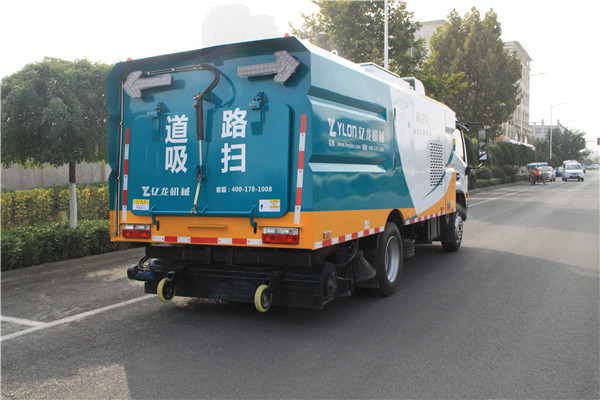 YLXC0620吸掃（sǎo）車